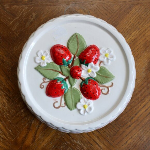 Vintage 80's Ceramic Strawberry Floral Cake/Jello Mold Decorative Wall Hanging - Picture 2 of 6